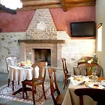 Boutique Kokkino Spiti 3* Weria
