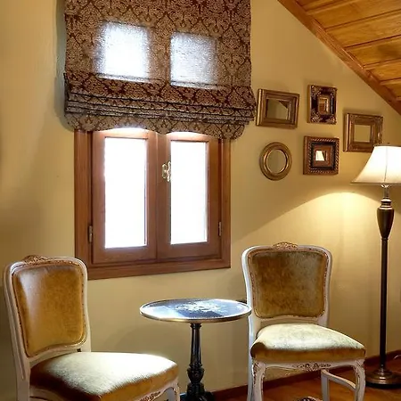 Boutique Kokkino Spiti