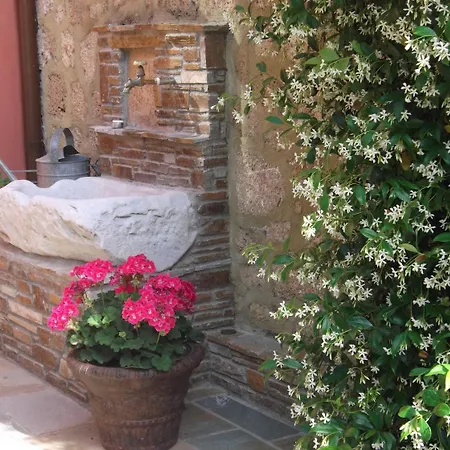 Boutique Kokkino Spiti