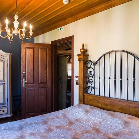 Boutique Kokkino Spiti Véria